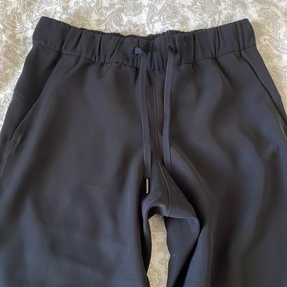 Lululemon On the Fly *Woven* 23” Pants - Picture 9 of 10